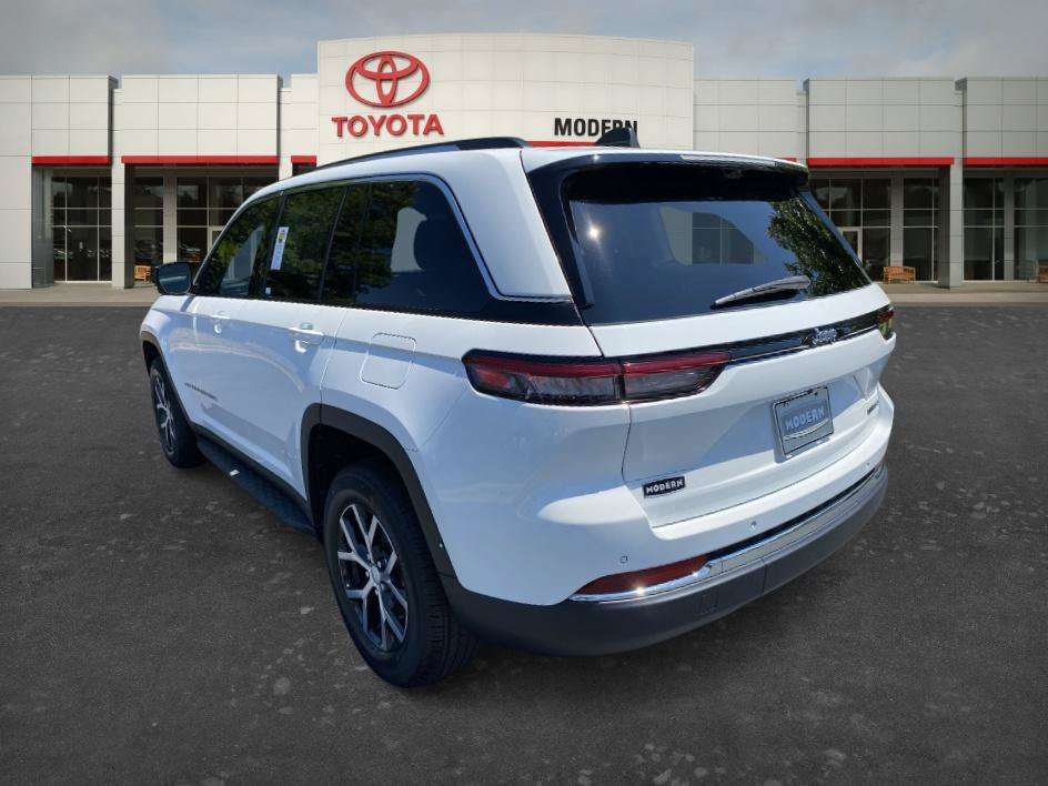 Used 2023 Bright White Clearcoat Jeep Limited image 6