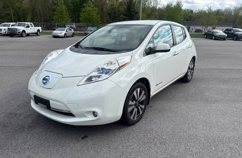 2017 Nissan Leaf SL's photo