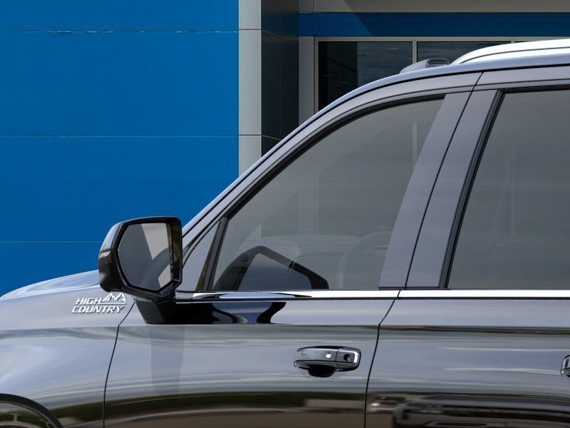 2026 Chevrolet Suburban High Country - Photo 12