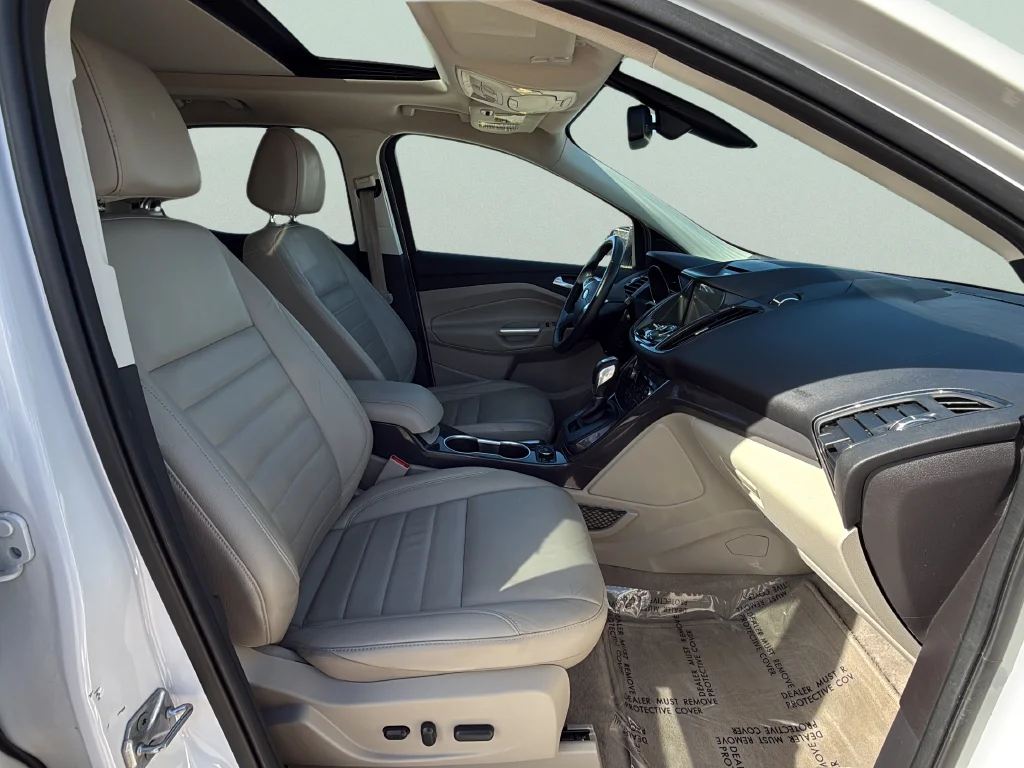 Used 2016 White Platinum Clearcoat Metallic Ford Titanium image 21