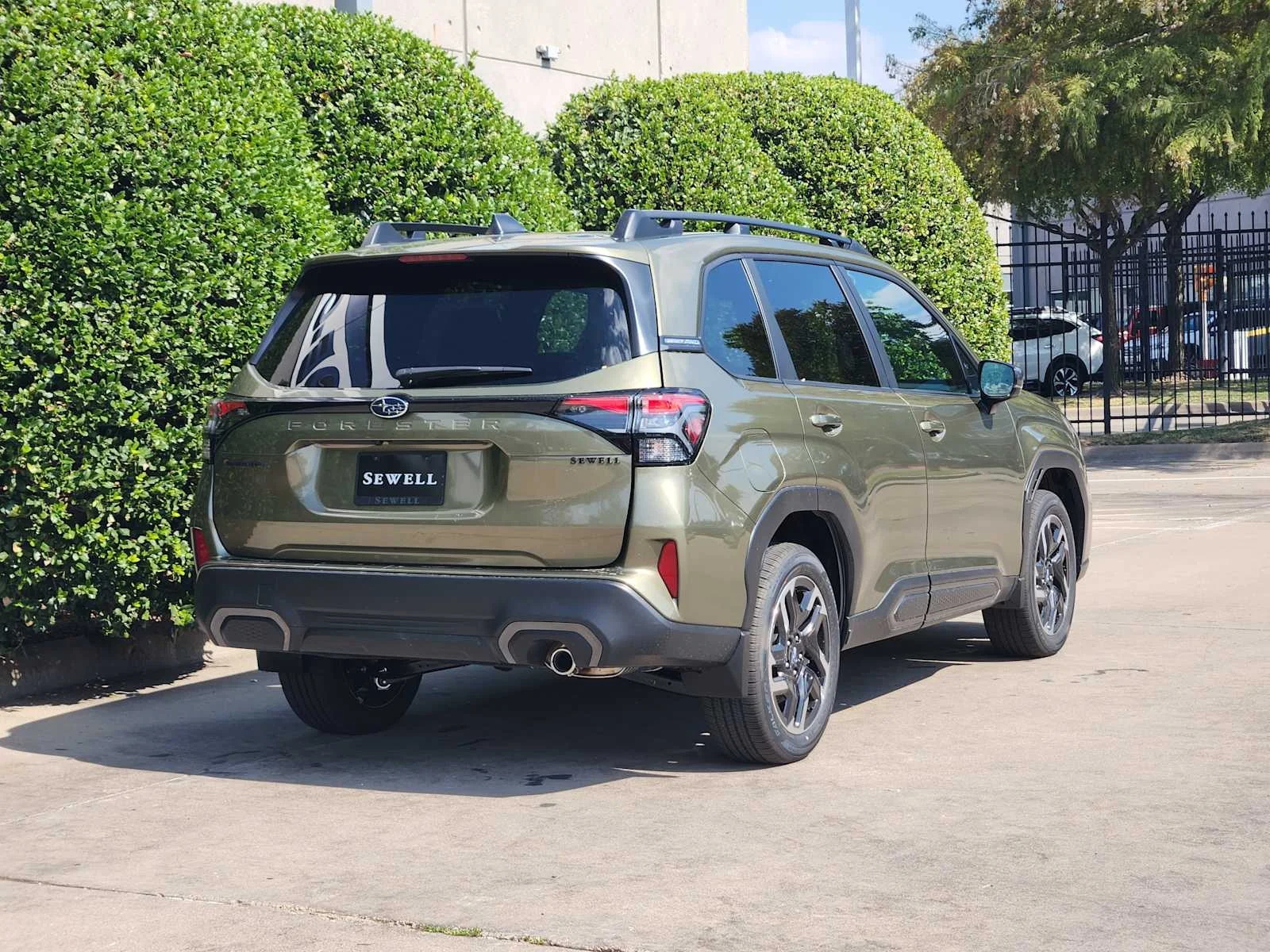 New 2026 AUTUMN GREEN METALLIC Subaru Limited image 3