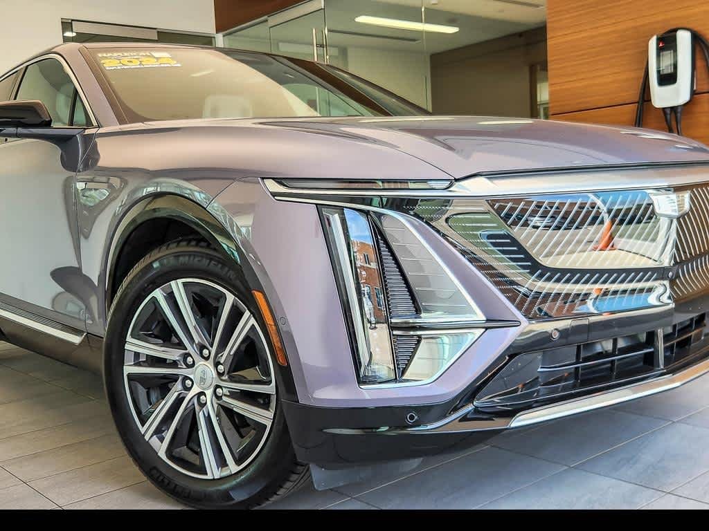 Certified 2024 Cadillac LYRIQ Luxury 2 with VIN 1GYKPRRLXRZ126830 for sale in Oak Lawn, IL