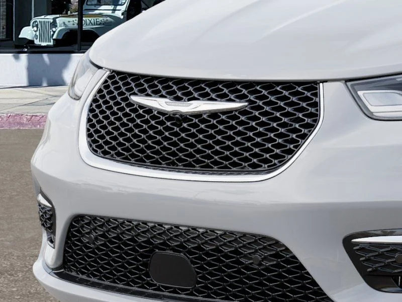 New 2026 Bright White Clear-Coat Exterior Paint Chrysler Select image 11