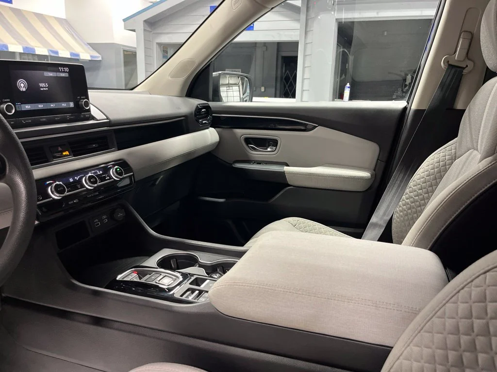 2023 Honda Pilot LX - Photo 14