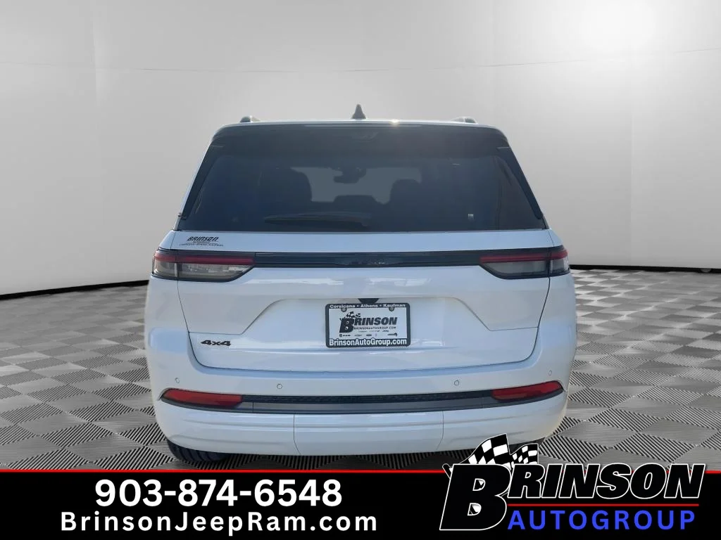New 2027 Bright White Clear-Coat Paint Jeep Limited Reserve image 4