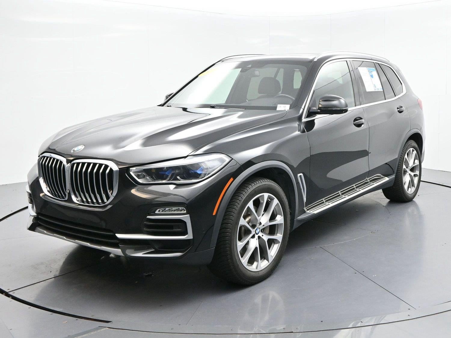 Used 2019 Black Sapphire Metallic BMW xDrive40i image 3