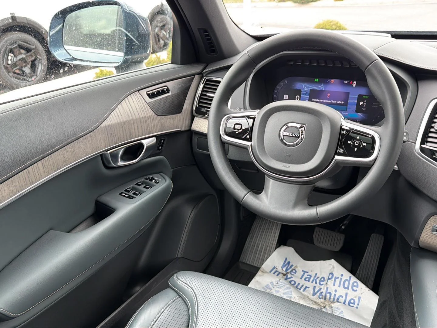 Used 2024 Denim Blue Metallic Volvo Ultimate Bright Theme image 21