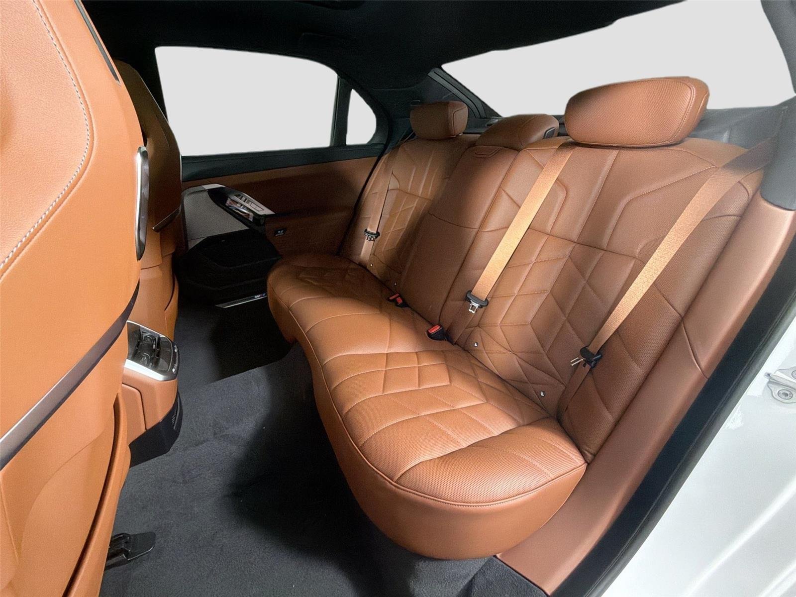 New 2026 Mineral White Metallic BMW 740i image 22