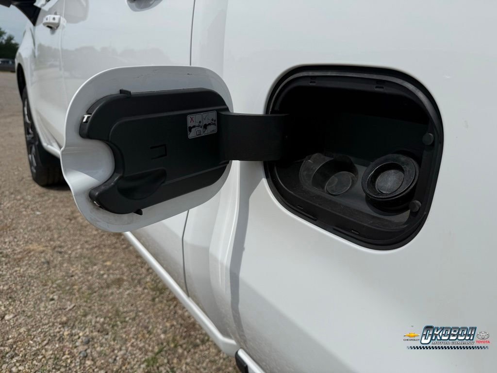 Used 2022 White Chevrolet RST image 22