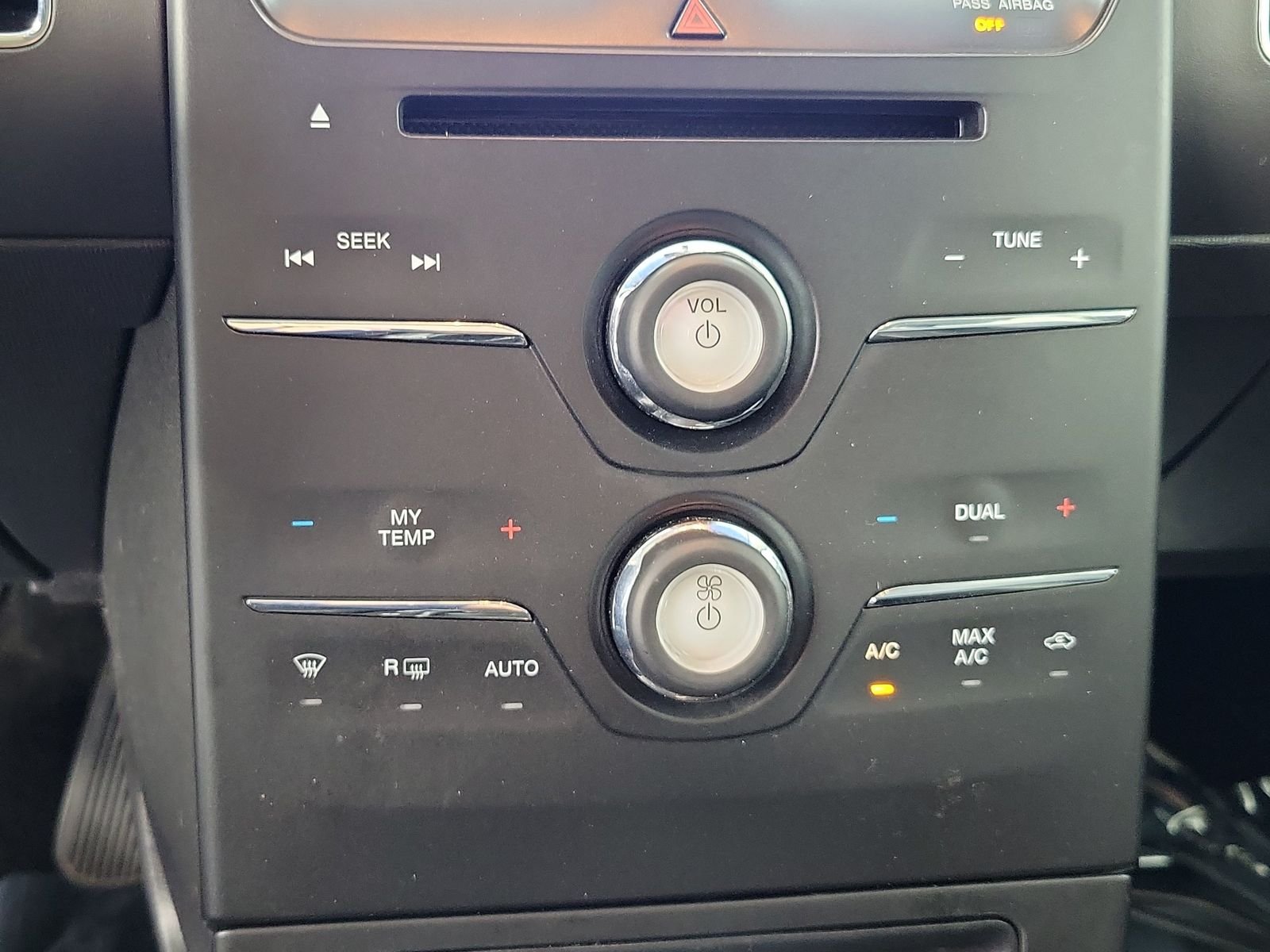 Used 2018 Gray Ford SEL image 19