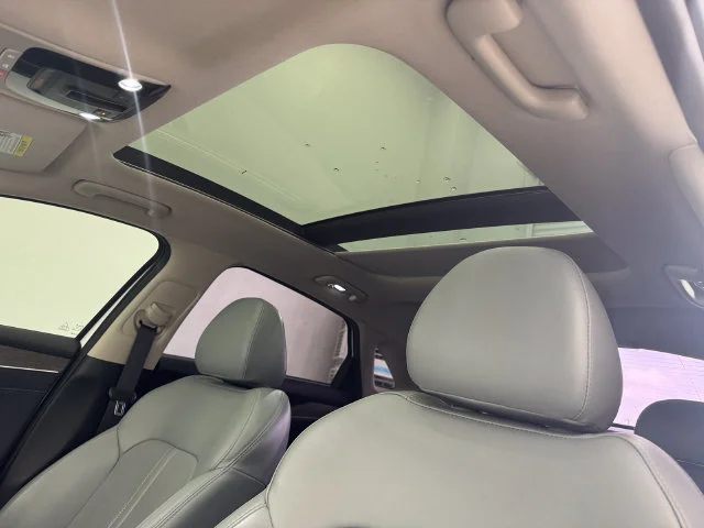 Used 2024 Glacial White Pearl Kia EX image 5