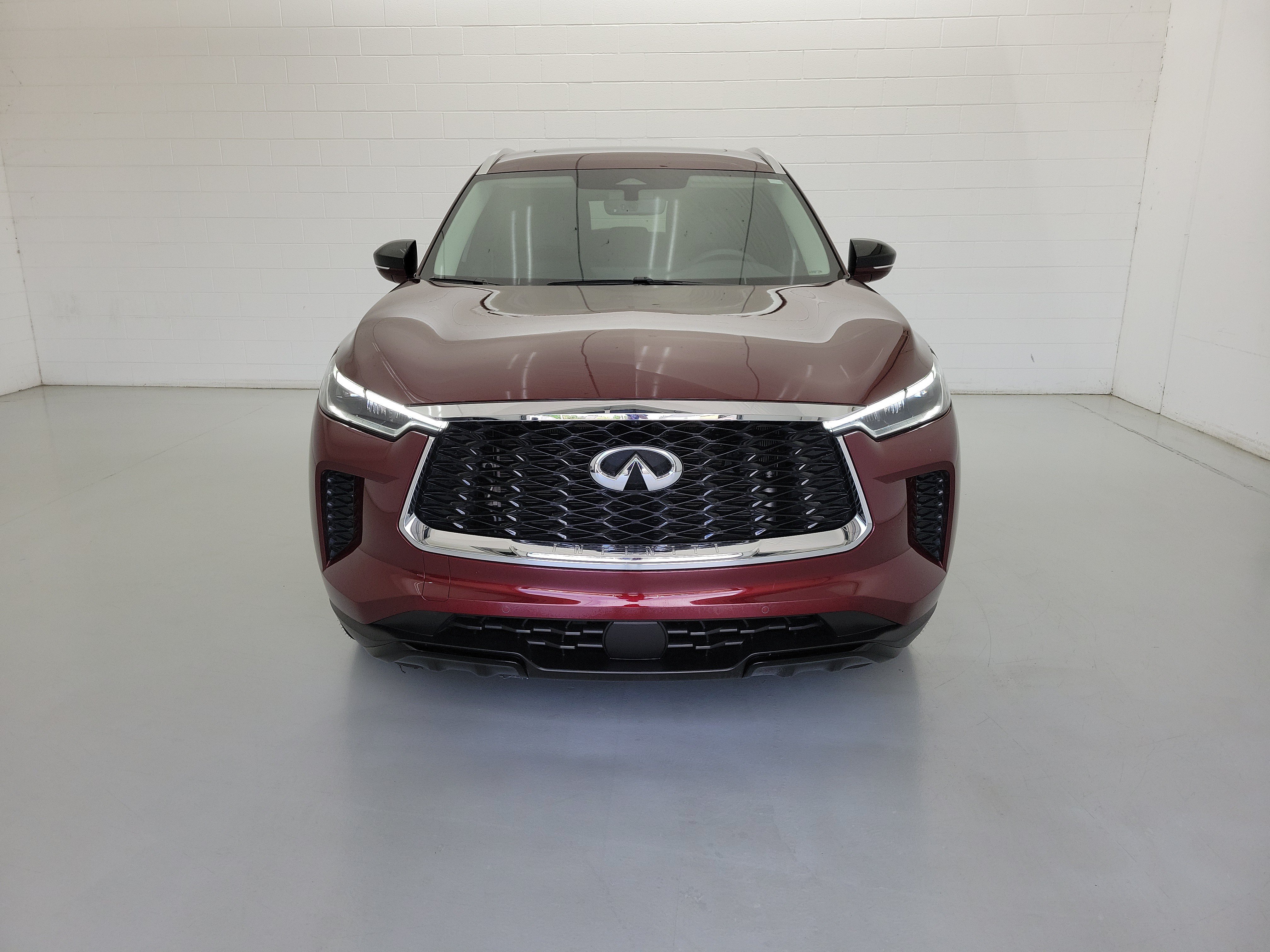 Used 2023 Deep Bordeaux INFINITI LUXE image 3
