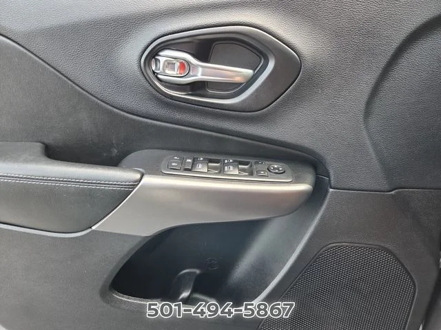 Used 2019 Gray Jeep Latitude Plus image 24