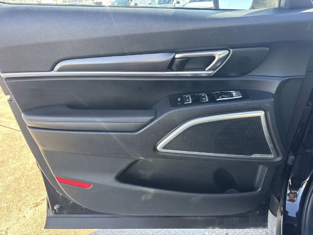 Used 2024 Black Kia S image 20
