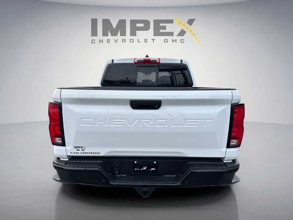 Used 2025 Summit White Chevrolet Z71 image 4