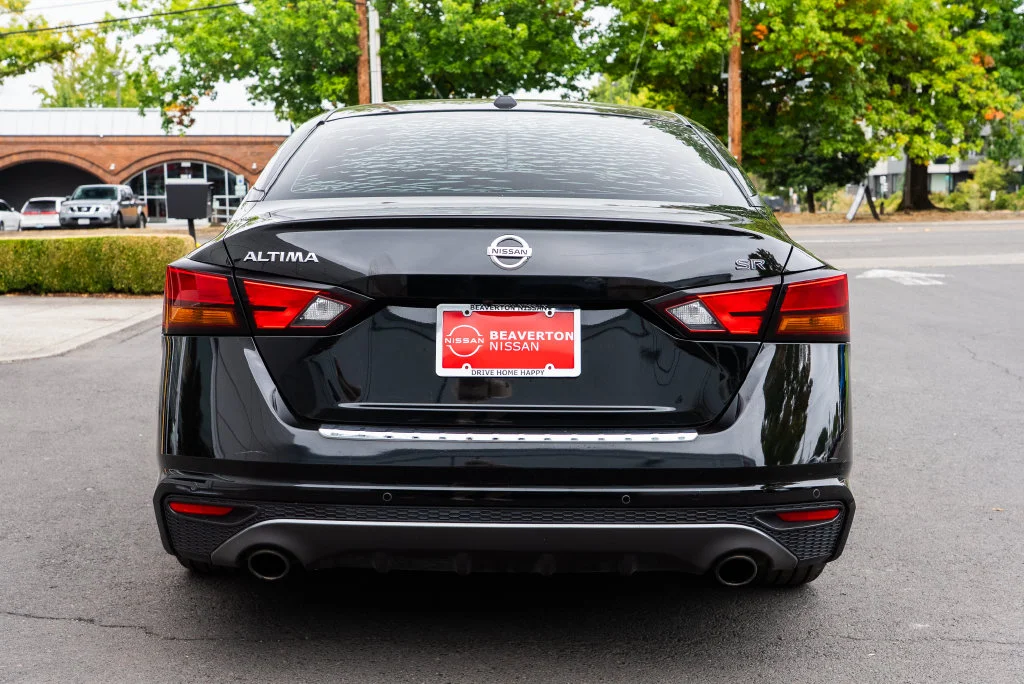 Used 2020 Black Nissan 2.5 SR image 5
