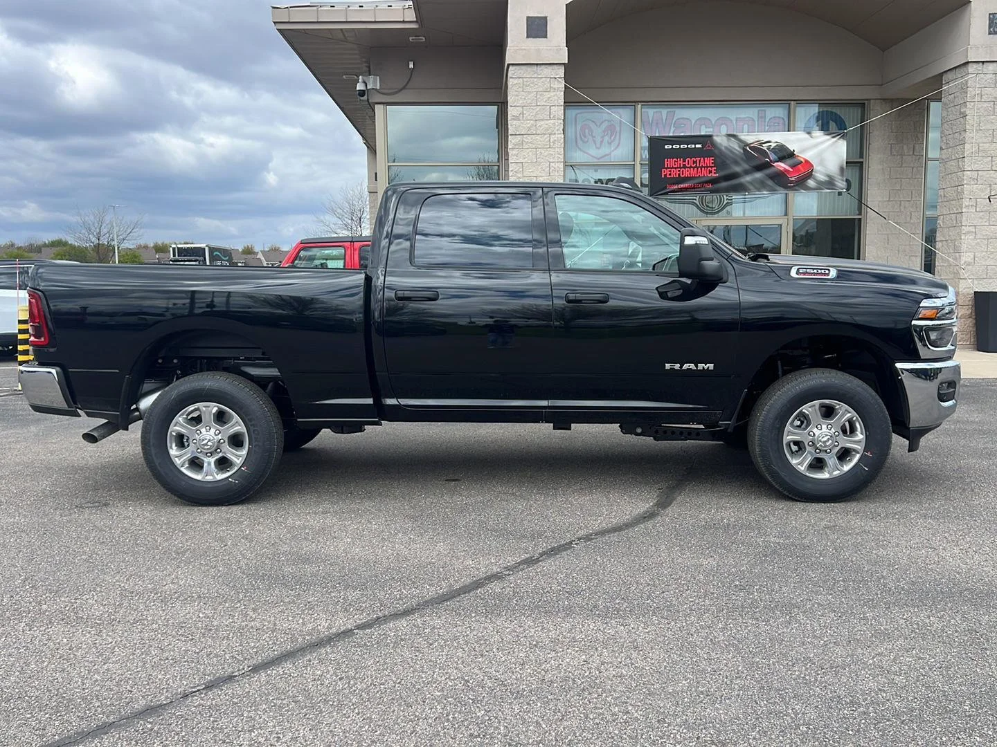 New 2026 Diamond Black Crystal Pearl-Coat Exterior Paint RAM Big Horn image 8