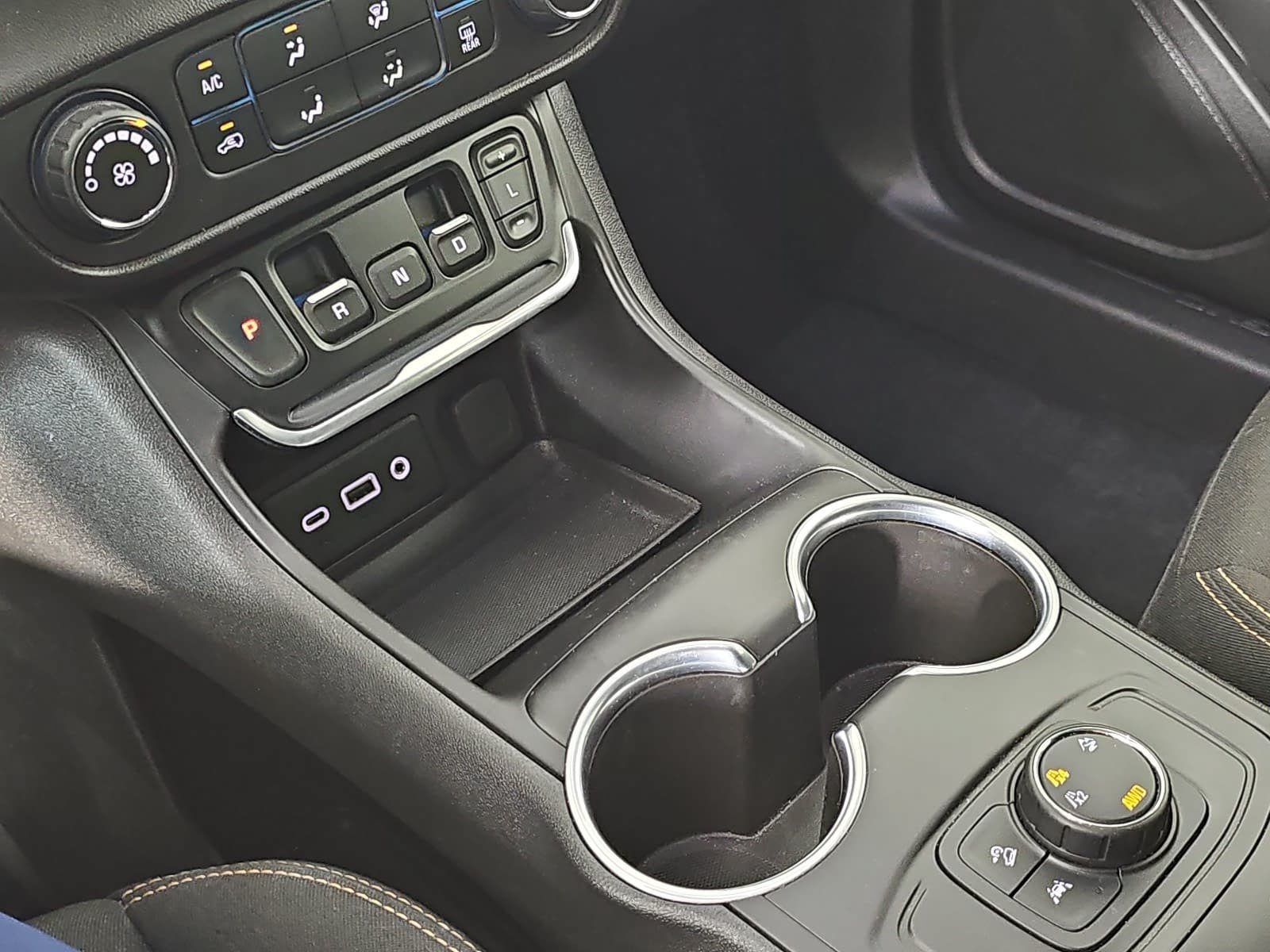 Used 2020 Black GMC SLE image 24