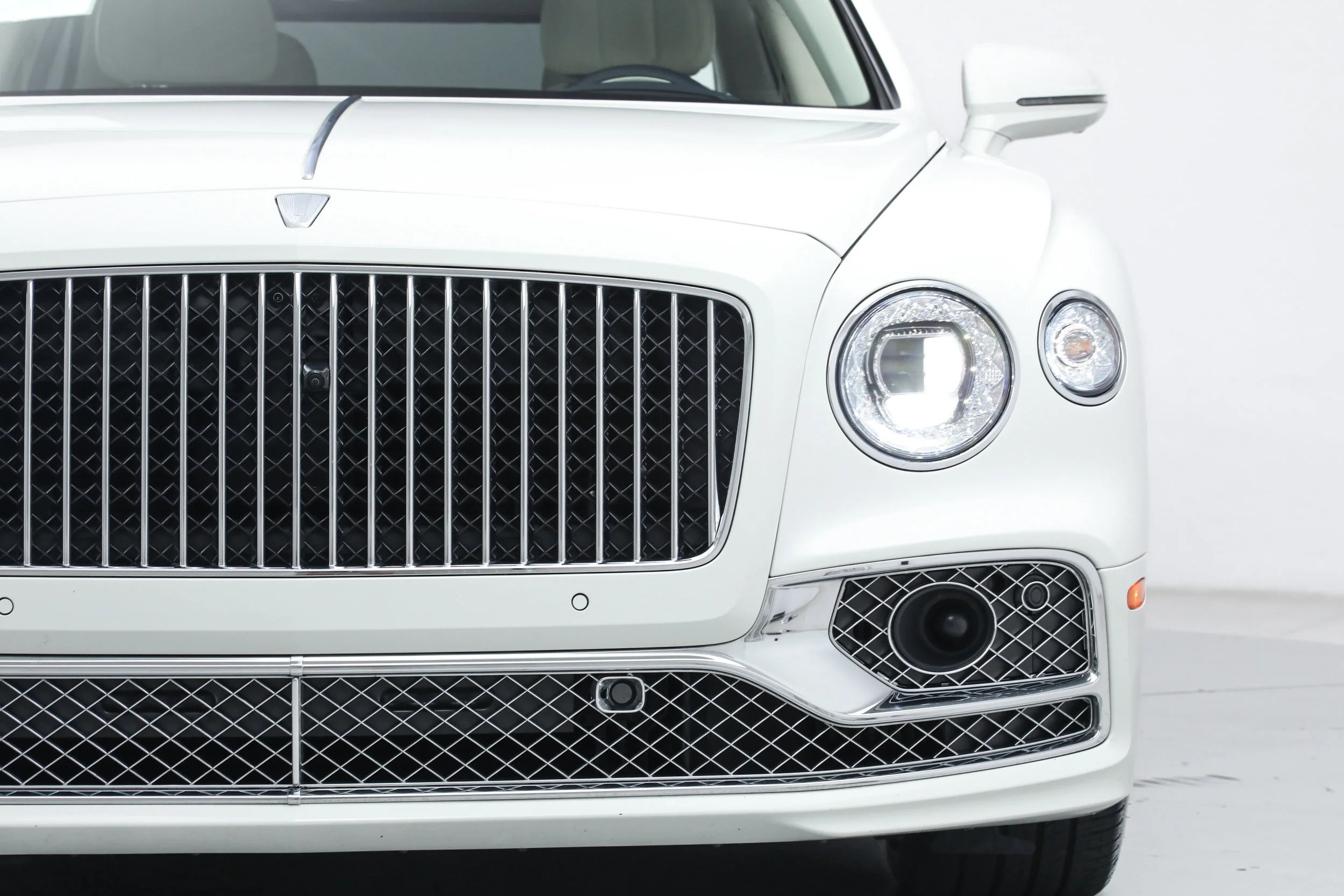 Used 2022 White Bentley  image 11