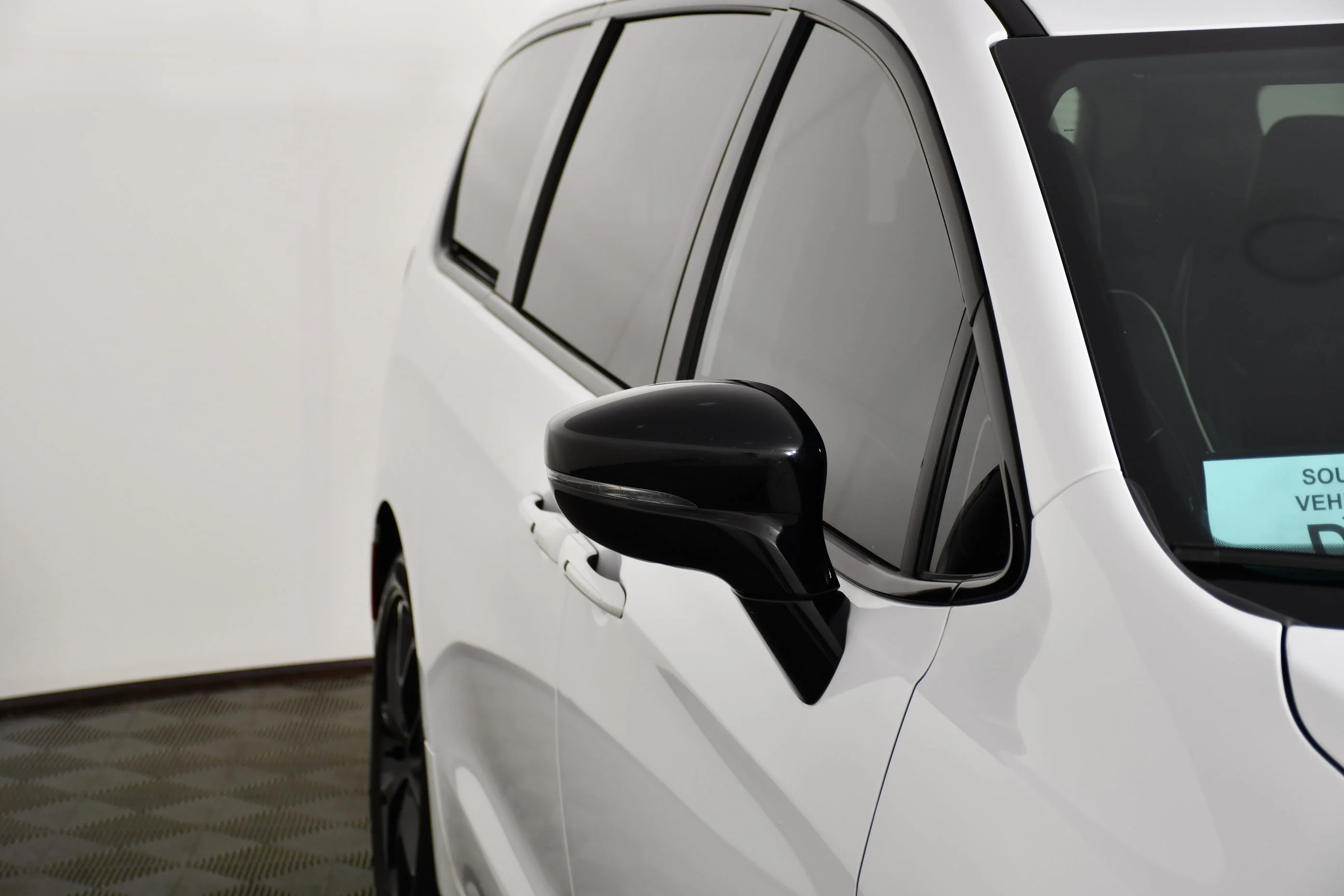 Used 2025 Bright White Clearcoat Chrysler Limited image 14