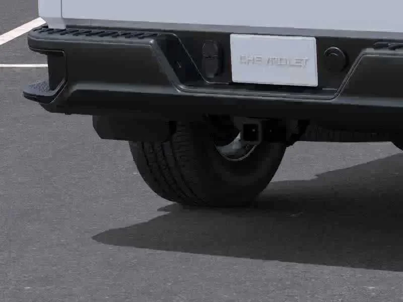 New 2026 Summit White Chevrolet WT image 9
