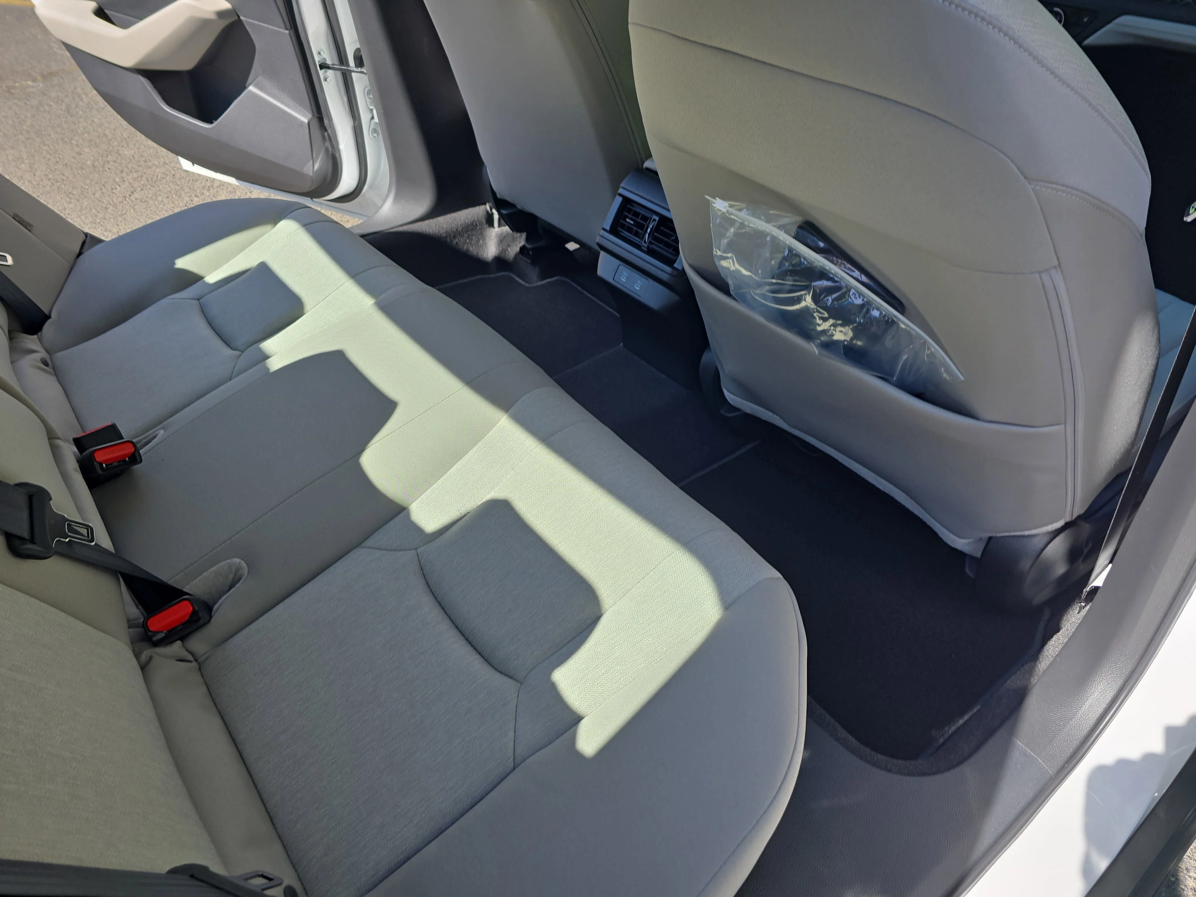 New 2026 Platinum White Pearl Honda SE image 11