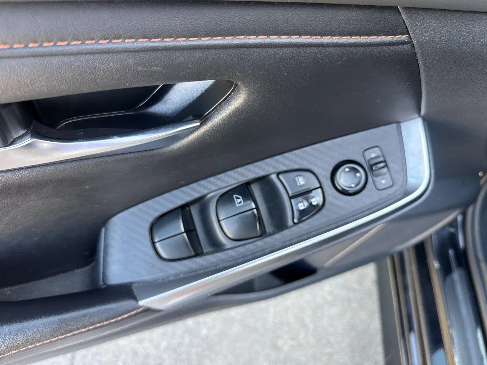 Used 2022 Super Black Nissan SR image 21