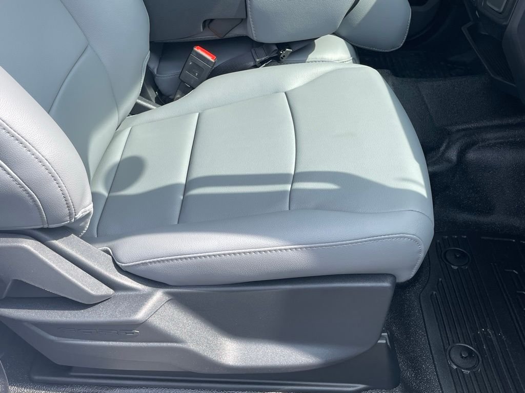 New 2026 Oxford White Ford F-450® XL image 19