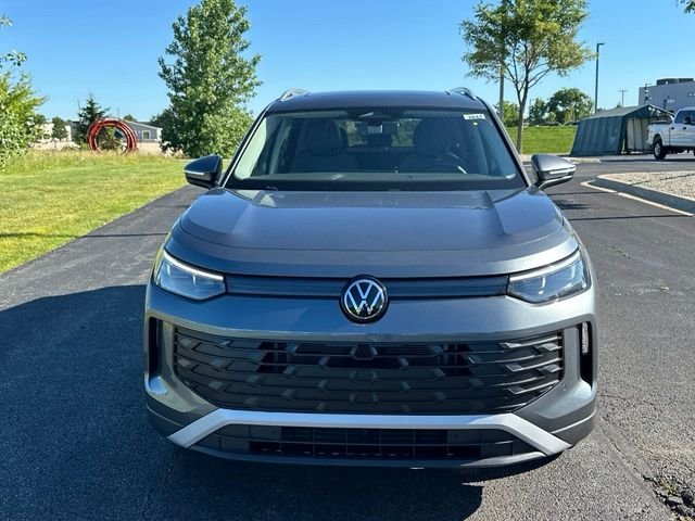 New 2026 Platinum Gray Metallic Volkswagen 2.0T SE image 2