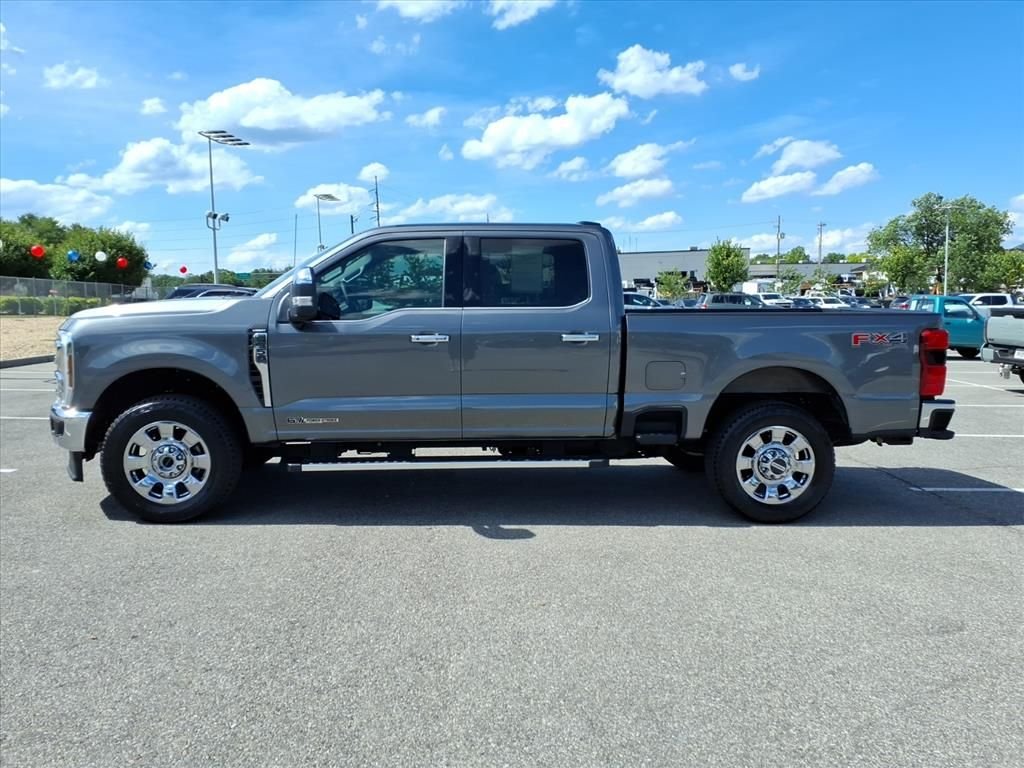 Used 2025 Gray Ford Lariat image 8
