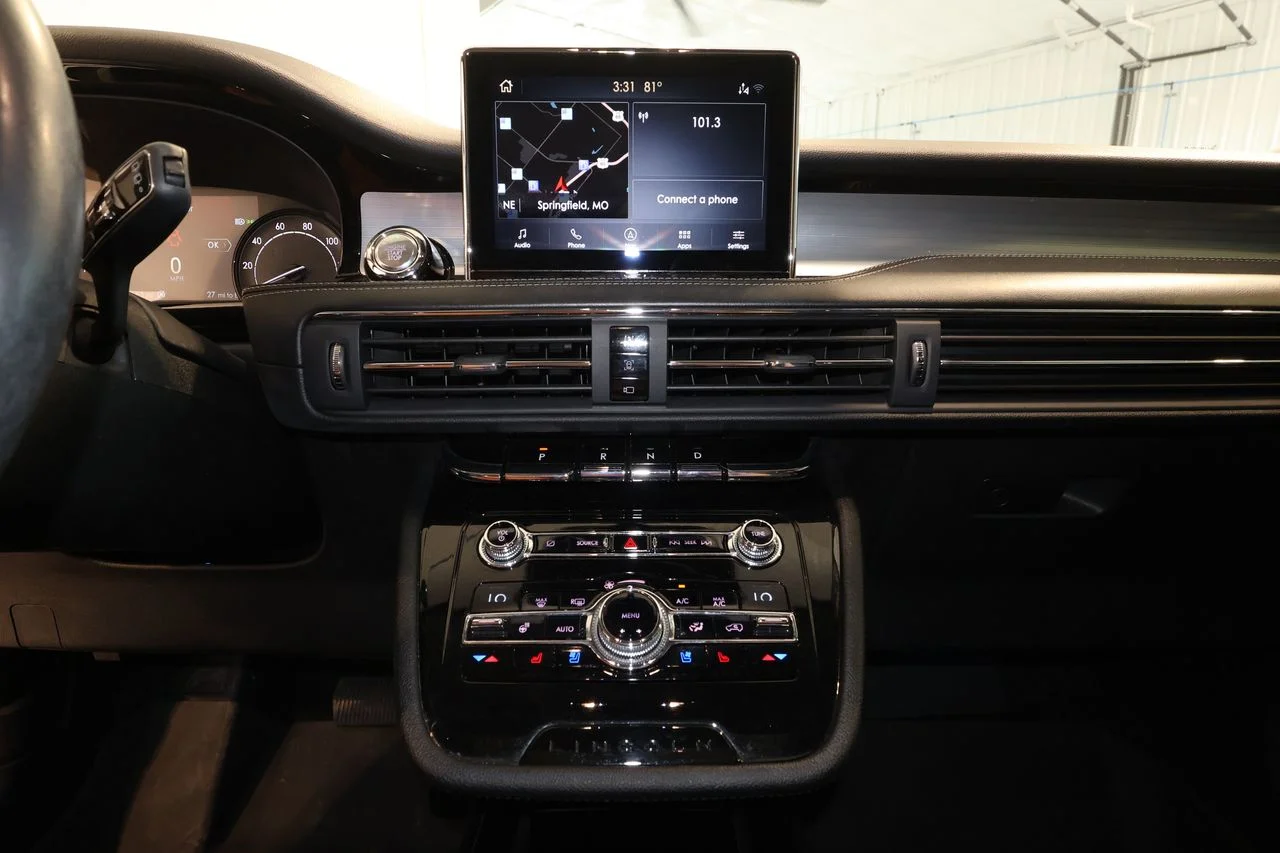 Used 2020 White Lincoln Standard image 10