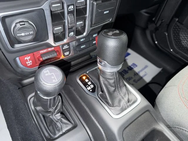 Used 2025 Granite Crystal Clearcoat Metallic Jeep Rubicon image 20