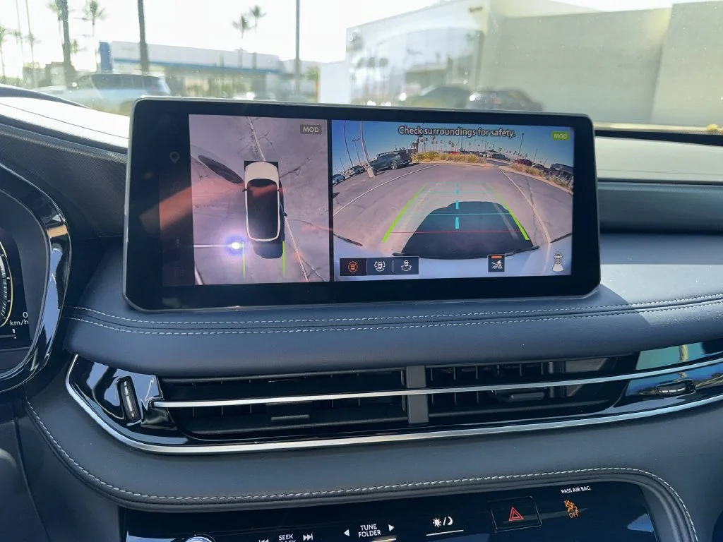 New 2027 2T RAD WHT INFINITI Sport AWD image 4