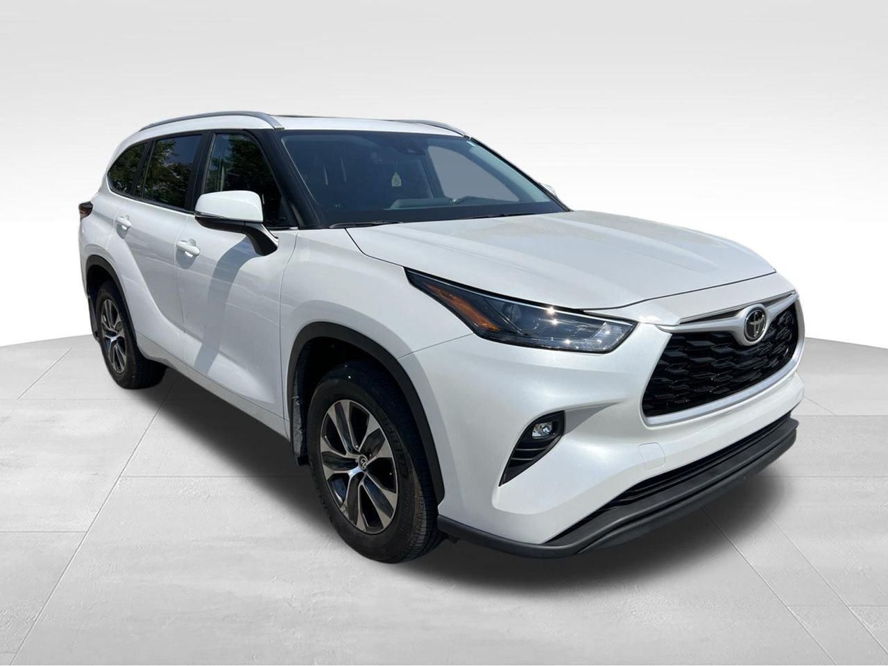 Used 2026  Toyota XLE image 3