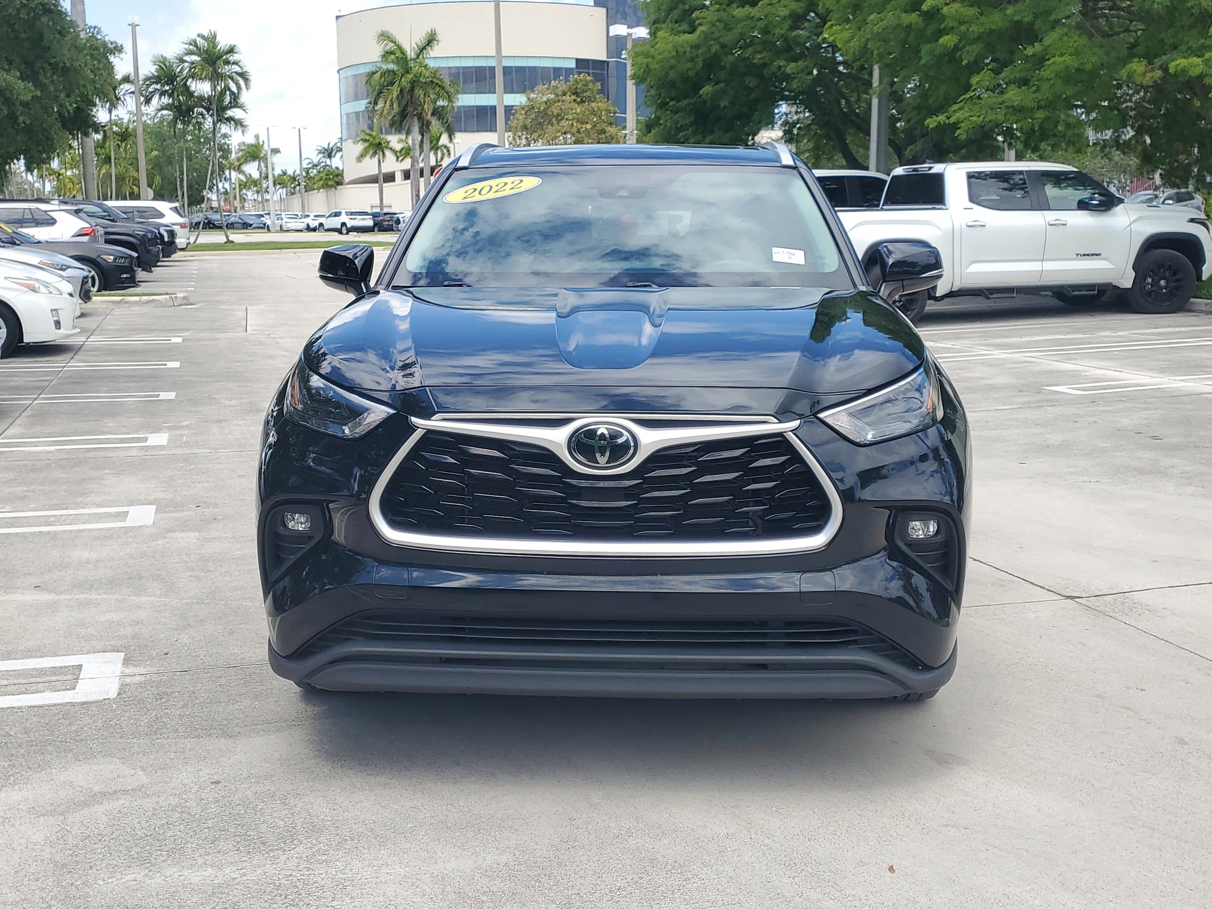 Used 2022 Midnight Black Metallic Toyota XLE image 8