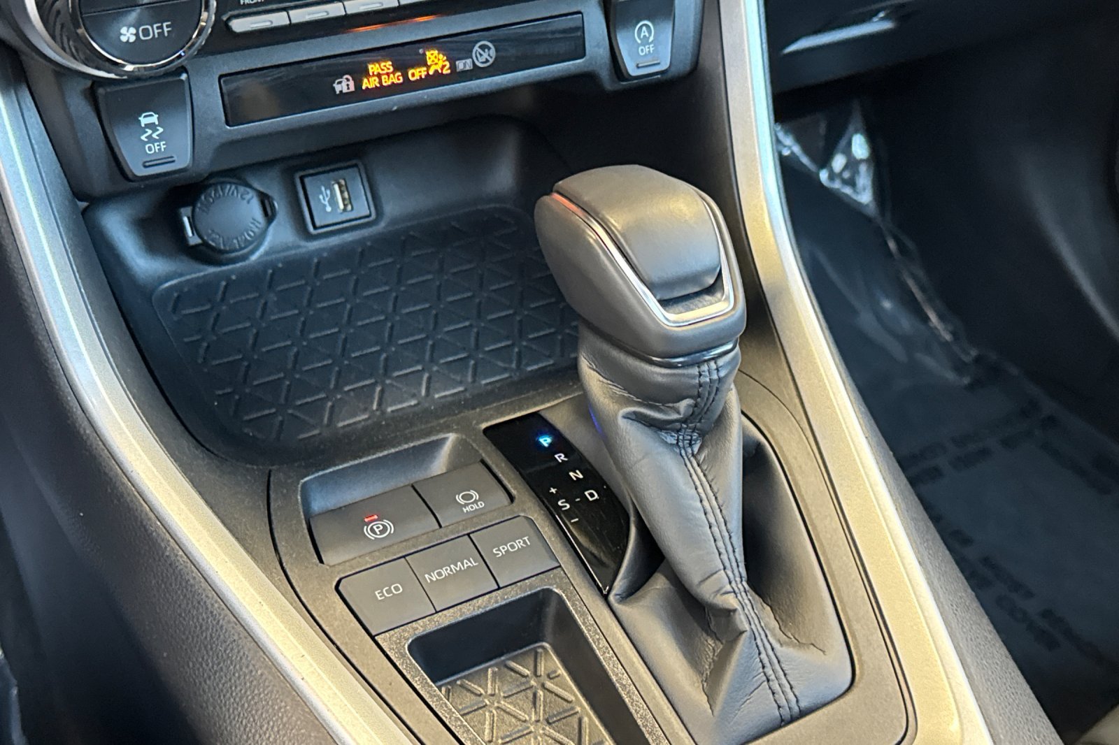 Used 2023 Gray Toyota XLE Premium image 27