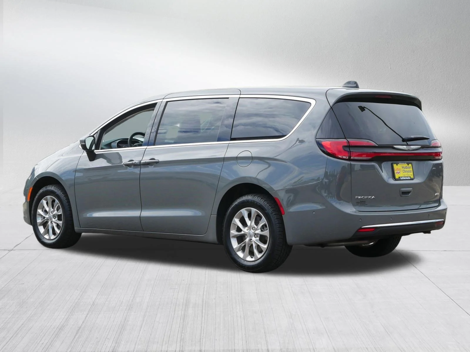 Used 2023 Ceramic Gray Clearcoat Chrysler Touring L image 5