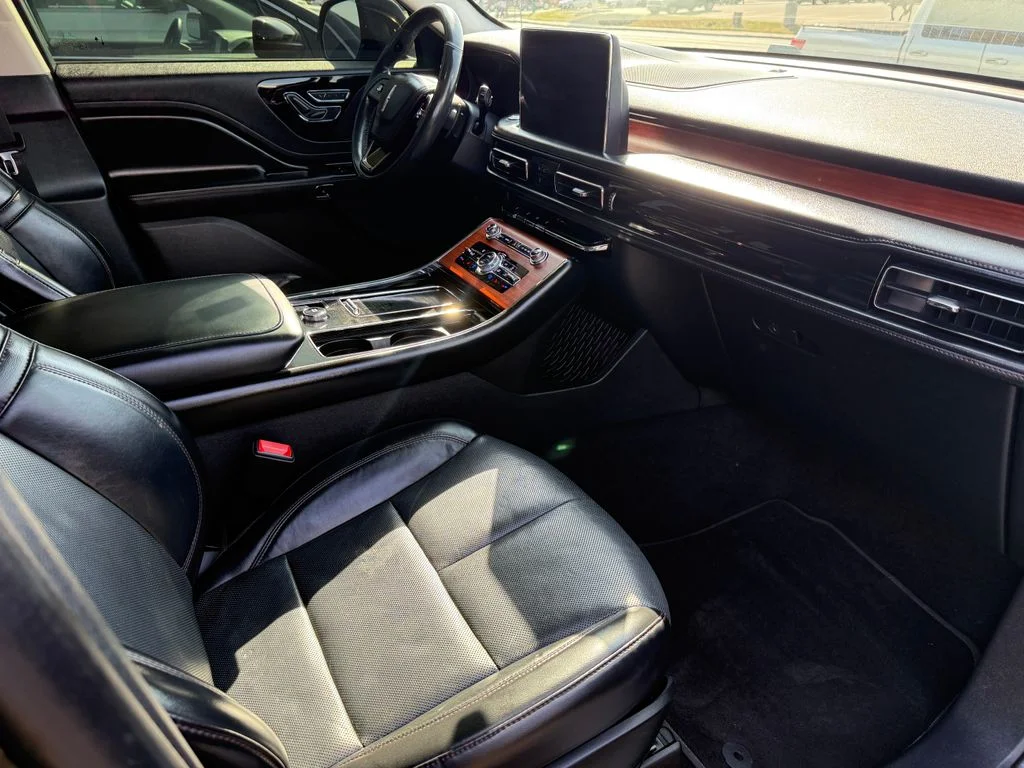 Used 2020 Black Lincoln Reserve image 27