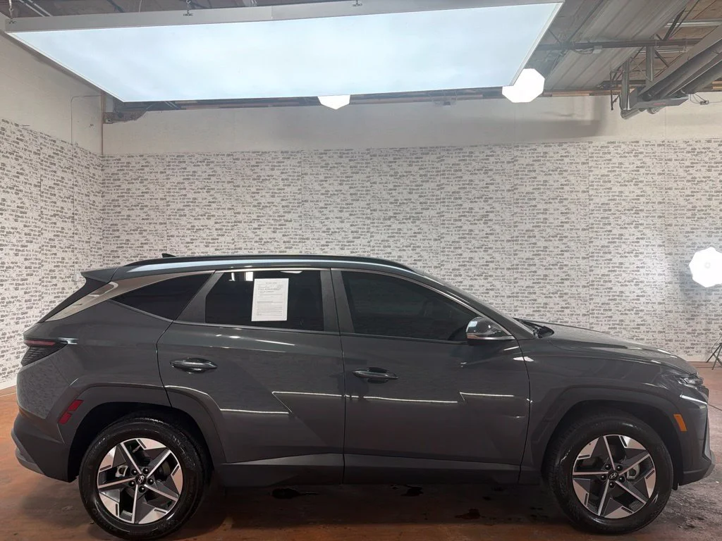 Used 2025 Hampton Gray Hyundai SEL Convenience image 8