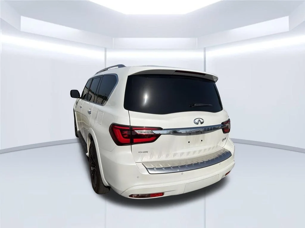Used 2022 White INFINITI LUXE image 4