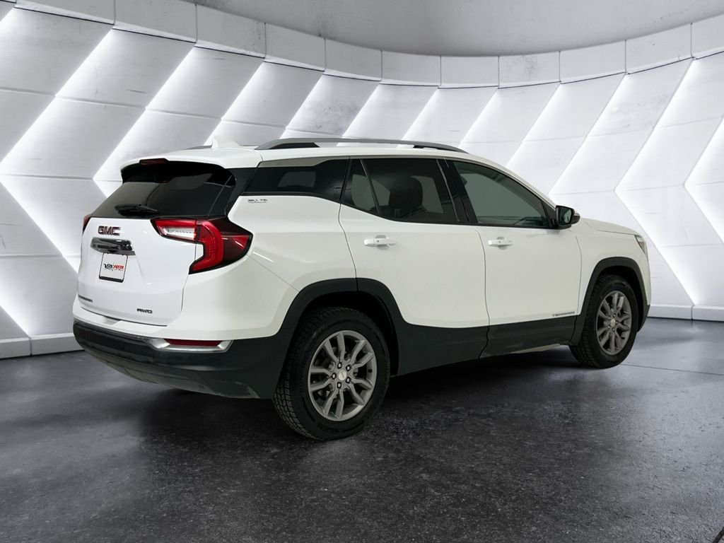 Used 2024 White GMC SLT image 4