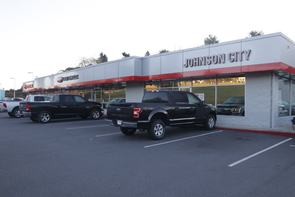 Used 2019 White Toyota XLE image 6