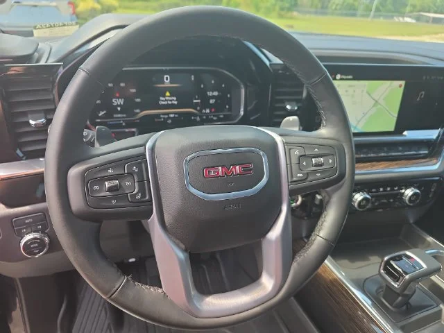 Used 2025 Silver GMC Elevation image 17