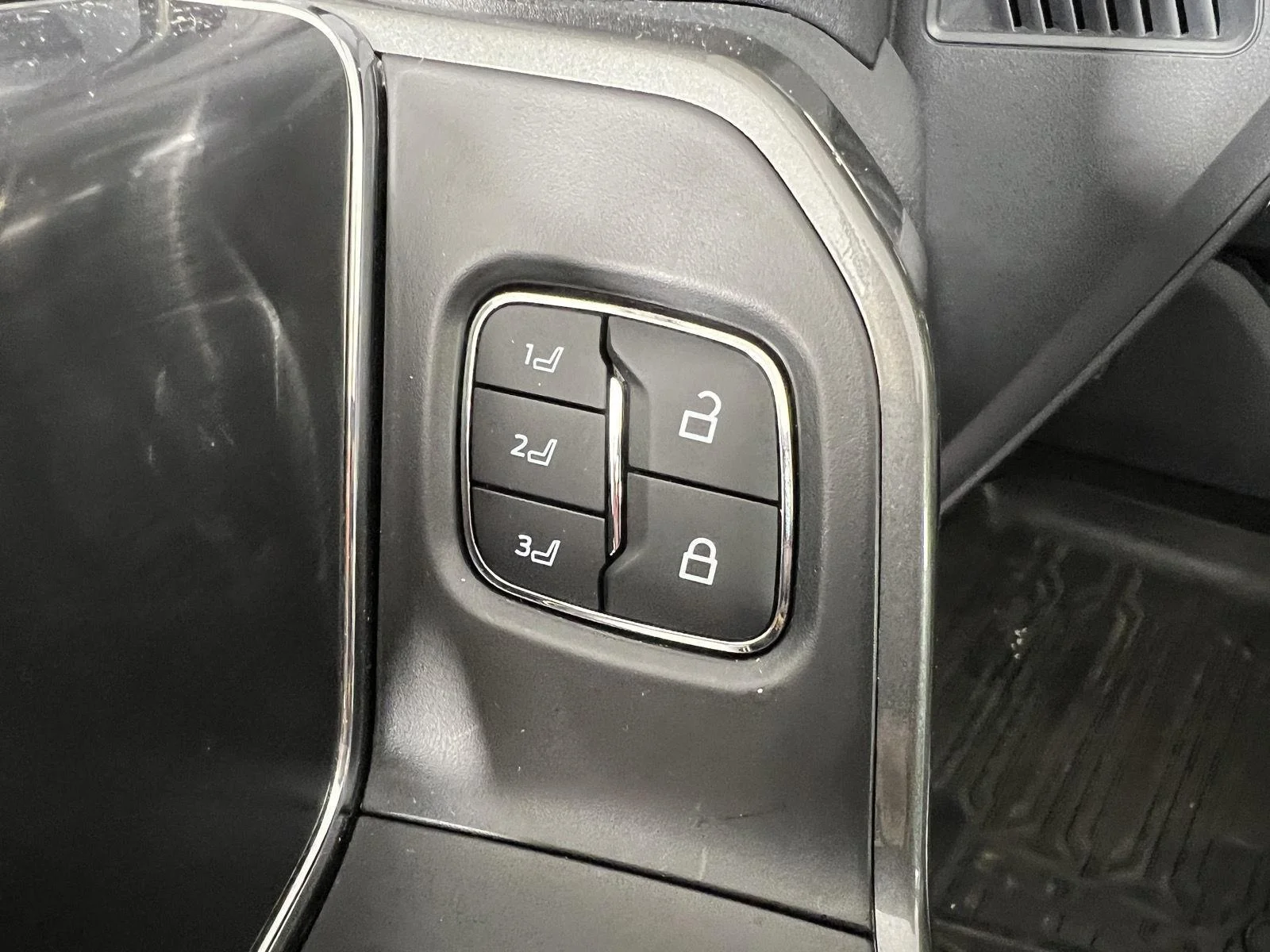 Used 2023 Agate Black Ford LARIAT image 17