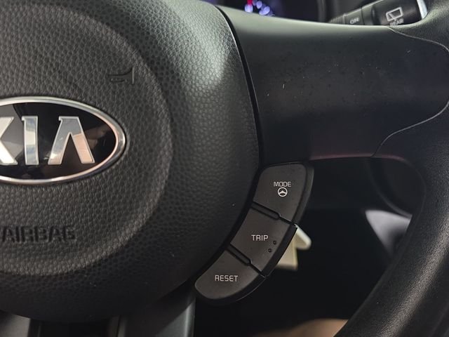Used 2018 Green Kia Base image 14