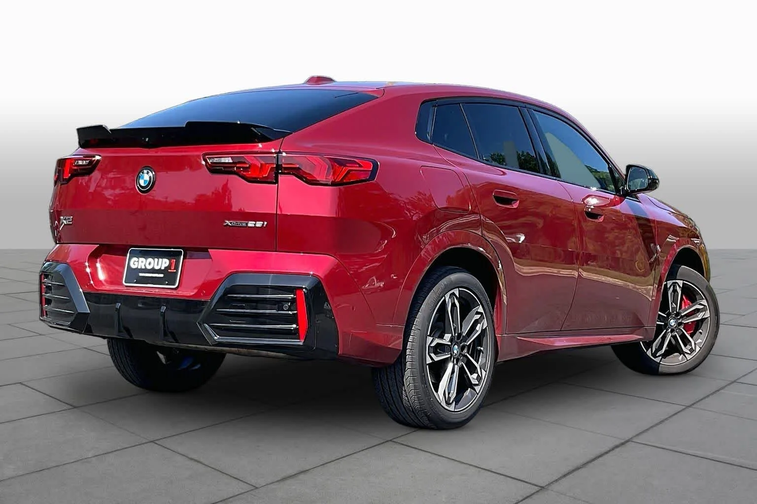 Used 2026 Vegas Red Metallic BMW xDrive28i image 12