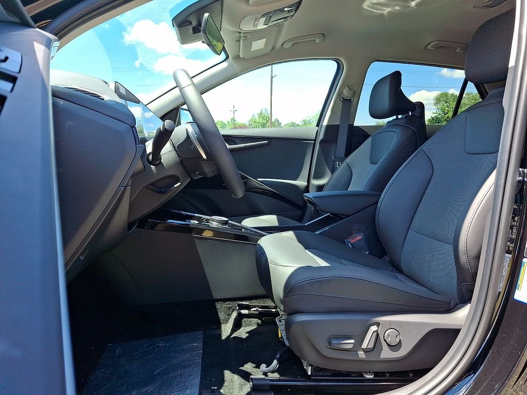 New 2026 Black Kia Wind image 6