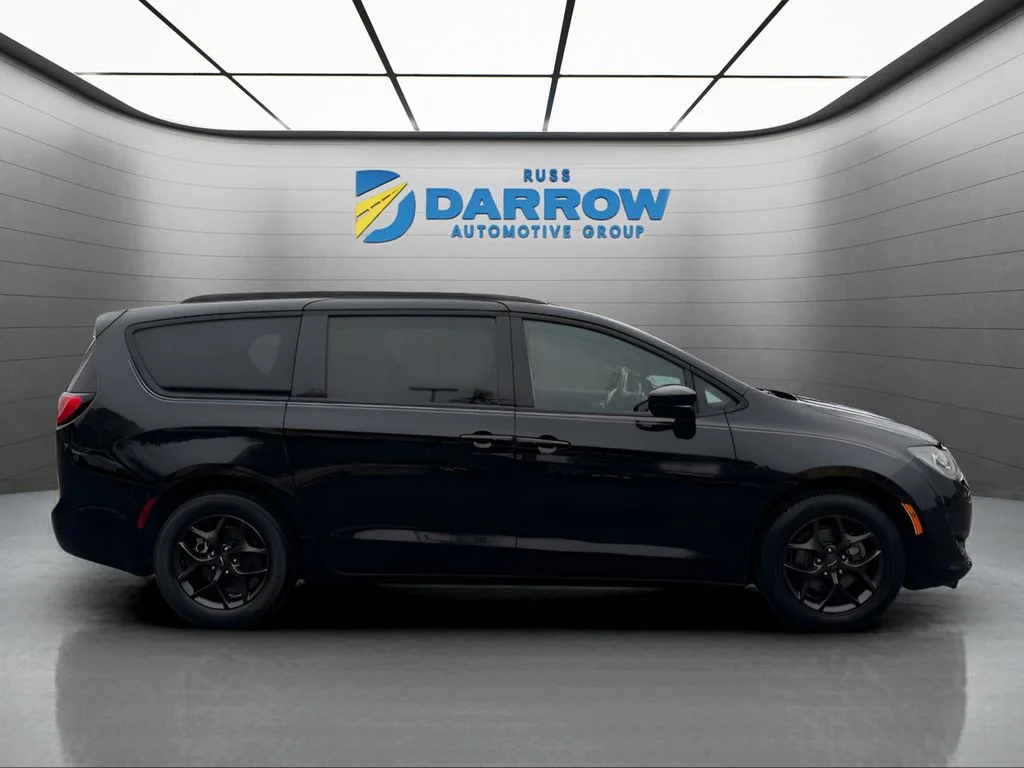 Used 2020 Black Chrysler Touring L image 6