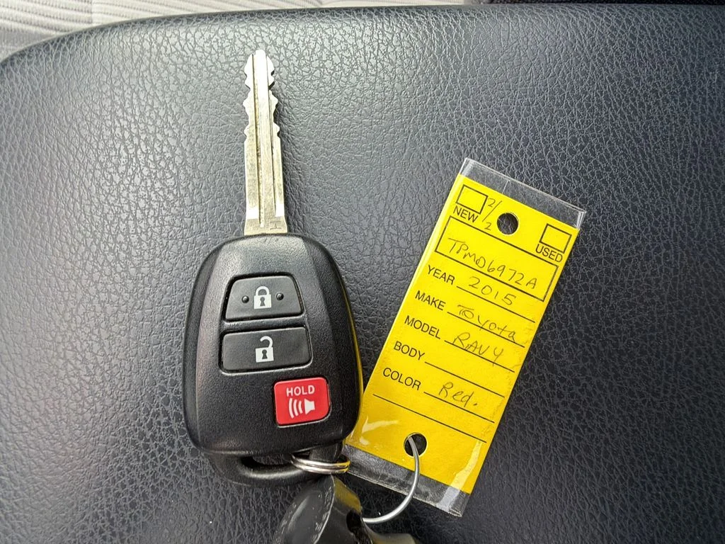 Used 2015 Red Toyota XLE image 19