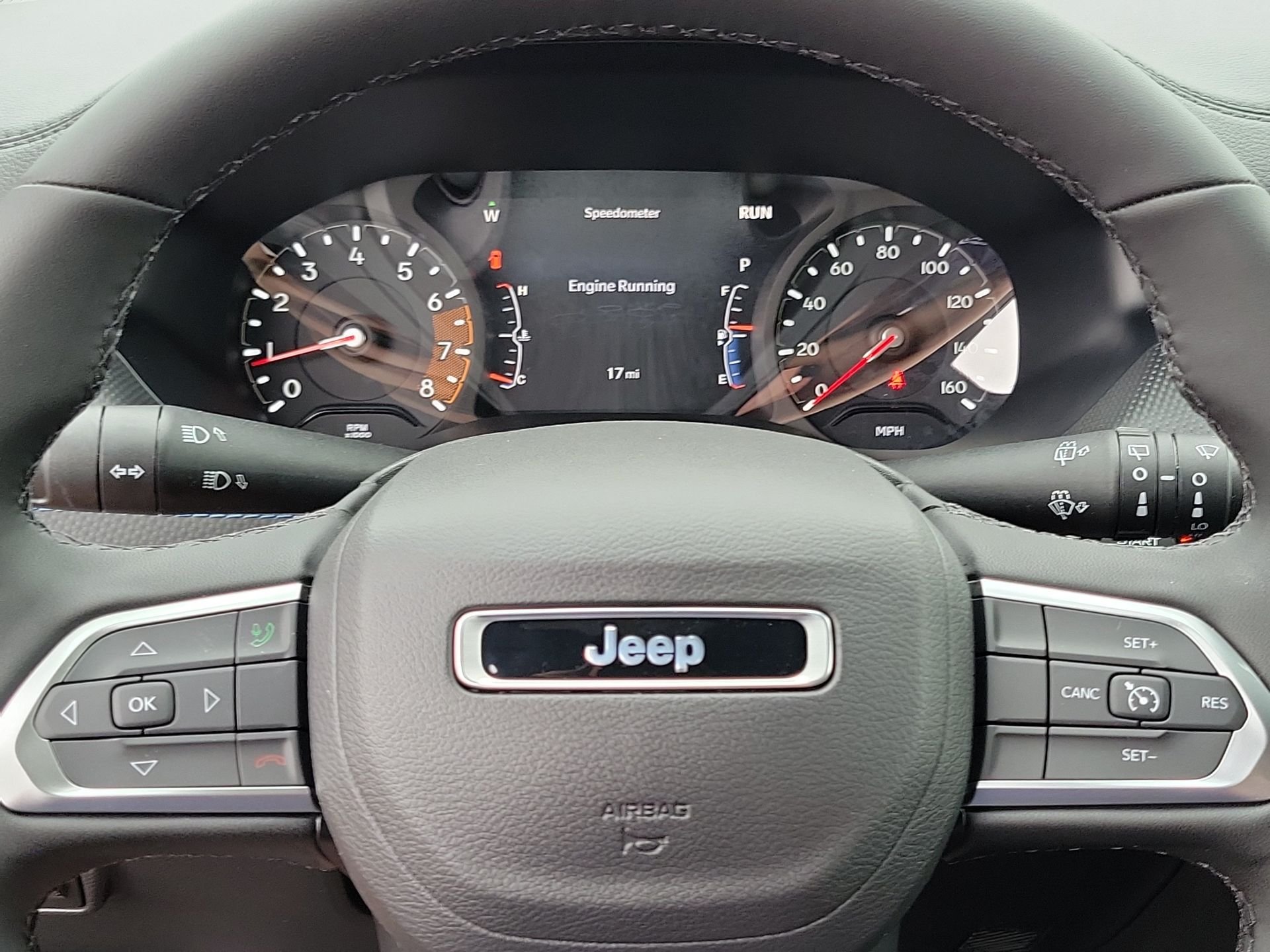 New 2026 Diamond Black Crystal Pearl-Coat Exterior Paint Jeep Latitude image 7